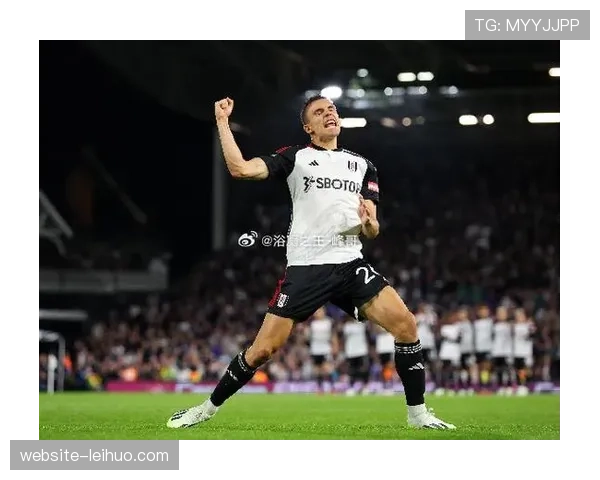 法兰克福体育总监克勒舍接受专访,谈球队夏窗转会策略 法兰克福体育总监克勒舍接受专访,谈球队夏窗转会策略