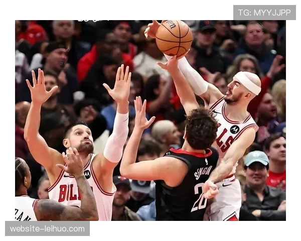 前瞻分析:热火与76人潜在的首轮对决,防守策略将成为系列赛关键 前瞻分析:热火与76人潜在的首轮对决,防守策略将成为系列赛关键