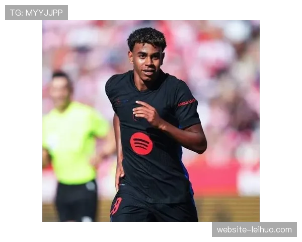 特写：17岁亚马尔替补出场创造机会，成为欧冠半决赛最年轻出场球员